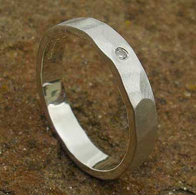 Hammered wedding rings women