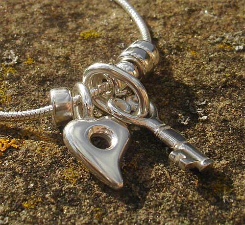 ladies sterling silver heart necklace