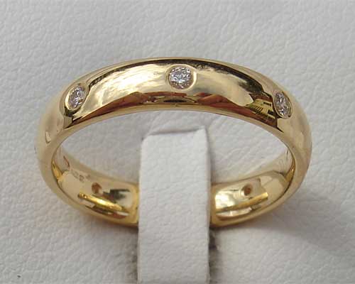 9ct Gold Triple Diamond Wedding Ring | LOVE2HAVE in the UK!