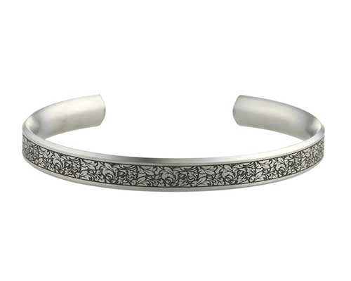 Attractive designer cuff bracelet