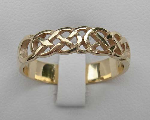 Scottish Celtic Knot Wedding Ring : LOVE2HAVE in the UK!