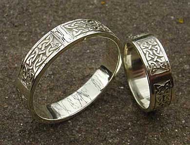  Scottish  Gold  Celtic  Wedding  Ring  LOVE2HAVE in the UK 