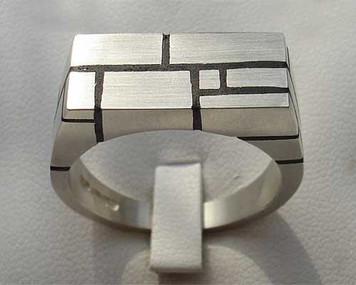designer signet ring