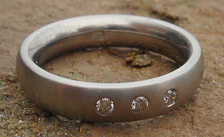 Domed 3 diamond wedding ring