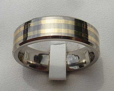 Flat gold inlay titanium wedding ring