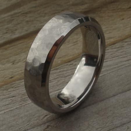 geti hammered titanium ring