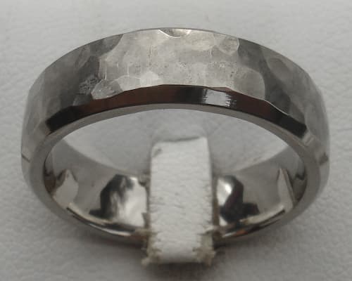 geti hammered titanium ring