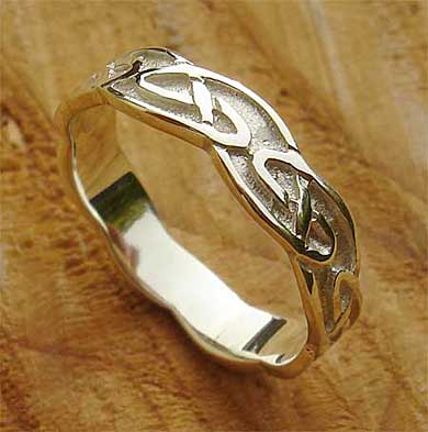Traditional Scottish  Womens Wedding  Ring  LOVE2HAVE in 