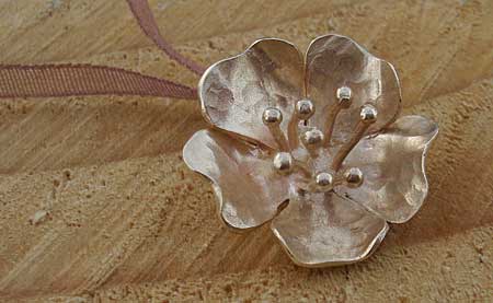 gold flower necklace