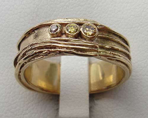gold gemstone wedding ring