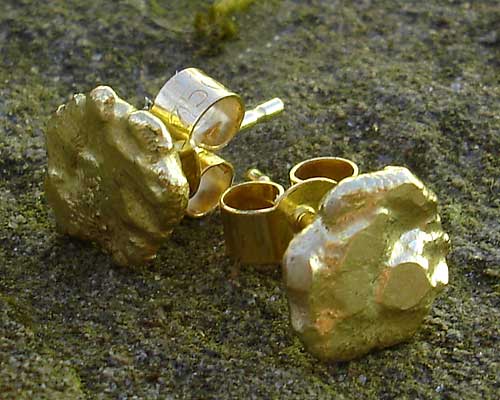 gold stud earrings