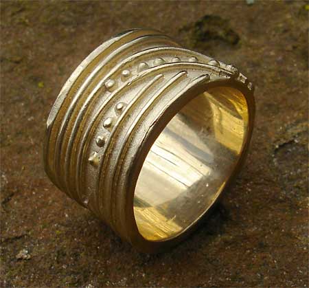 gold wedding ring