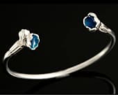 Graceful flower bud silver bangle
