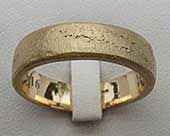 Handmade unusual 9ct gold wedding ring