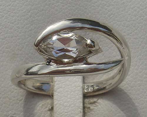 Interlocking engagement ring
