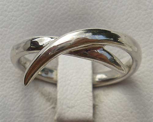 Interlocking wedding ring