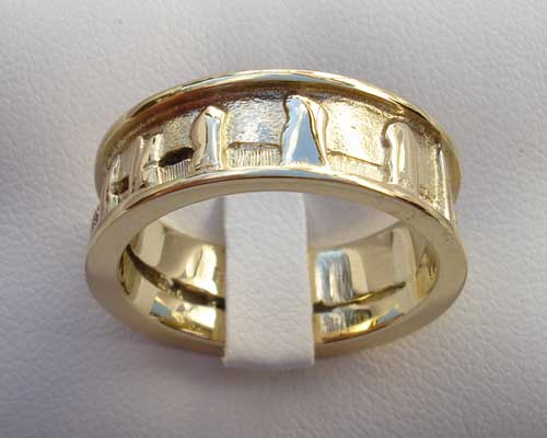 Mens Celtic circle gold wedding ring