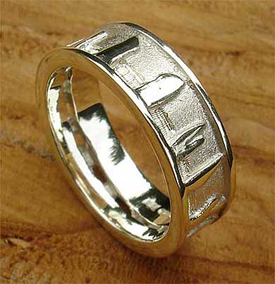 Mens Celtic circle wedding ring