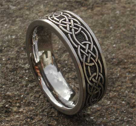 Celtic Knot Titanium Ring For Men : LOVE2HAVE in the UK!