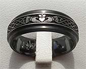 Mens Claddagh ring