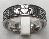 Mens Claddagh ring