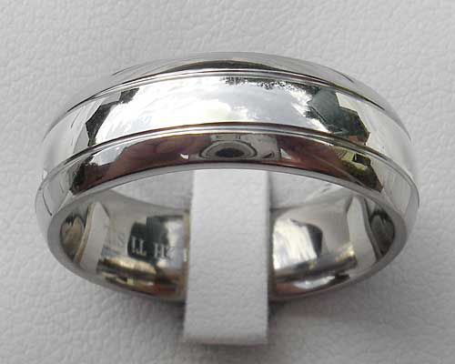 Silver inlay titanium wedding ring