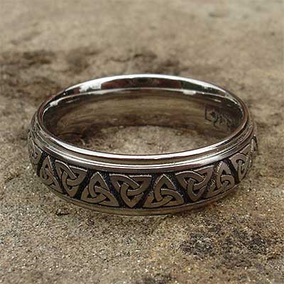 Titanium Celtic trinity knot ring