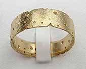 Designer 9ct gold wedding ring