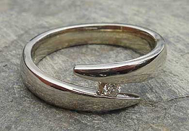 Unique gold diamond engagement ring