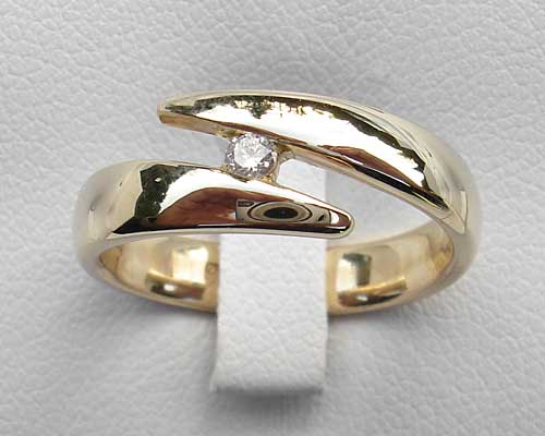 Unique gold engagement ring