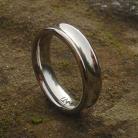 Size M Concave Designer Ring