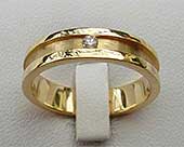 Unusual 9ct gold diamond wedding ring