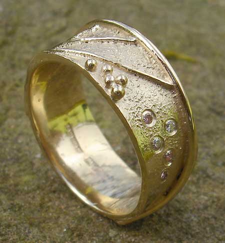 unusual gold diamond wedding ring