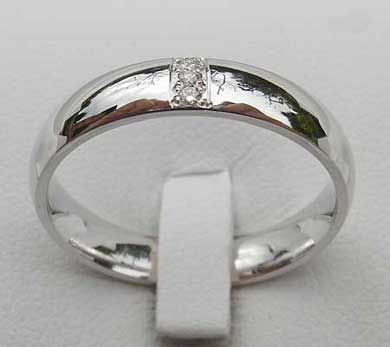 White gold diamond wedding ring