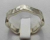Contemporary 9ct white gold wedding ring